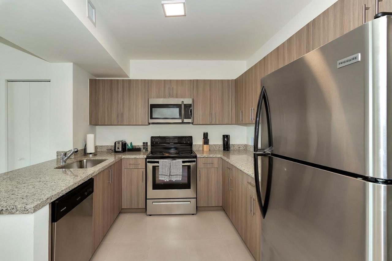 Roami At Grove 27 Apartment Miami Luaran gambar