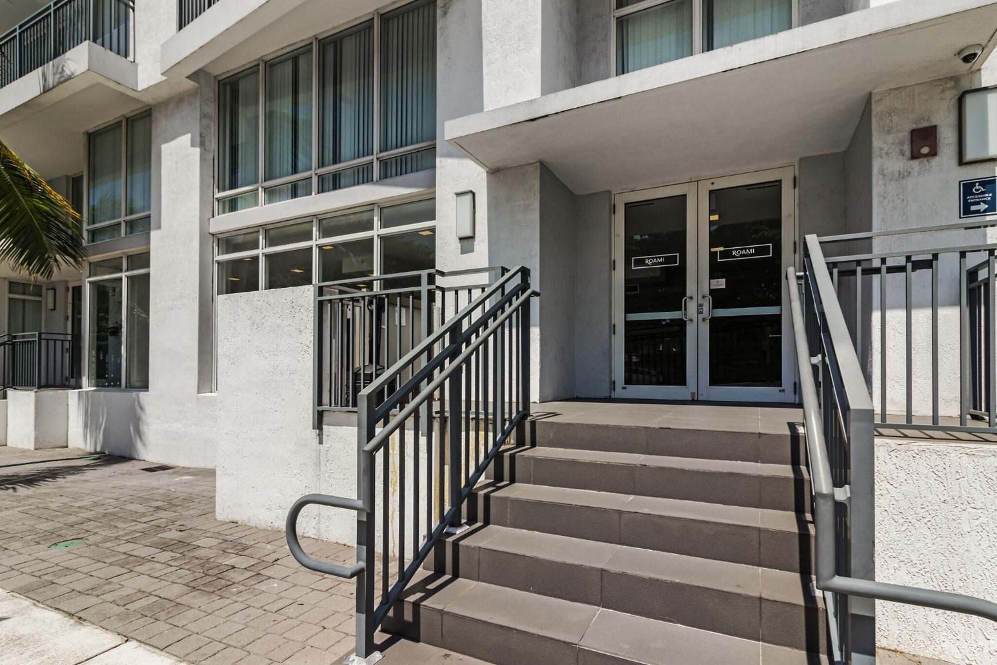 Roami At Grove 27 Apartment Miami Luaran gambar