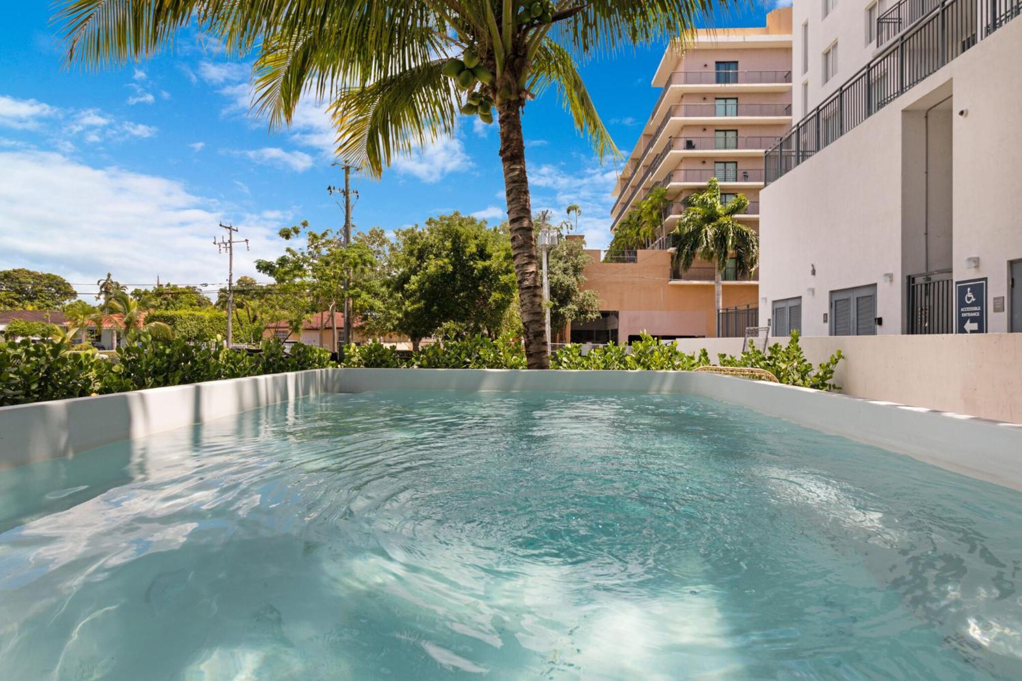 Roami At Grove 27 Apartment Miami Luaran gambar