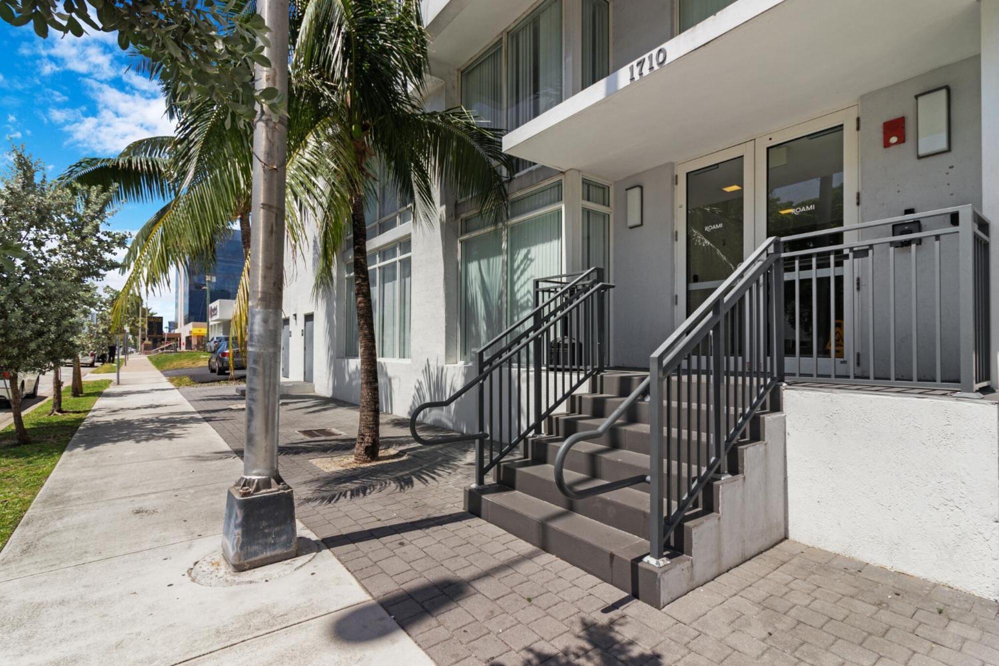 Roami At Grove 27 Apartment Miami Luaran gambar