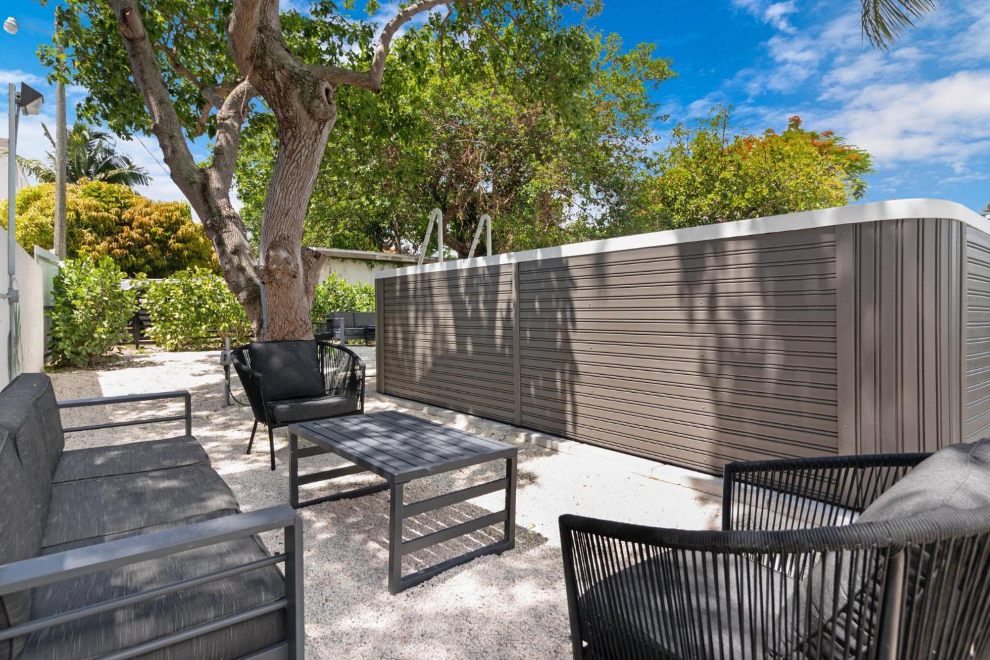 Roami At Grove 27 Apartment Miami Luaran gambar