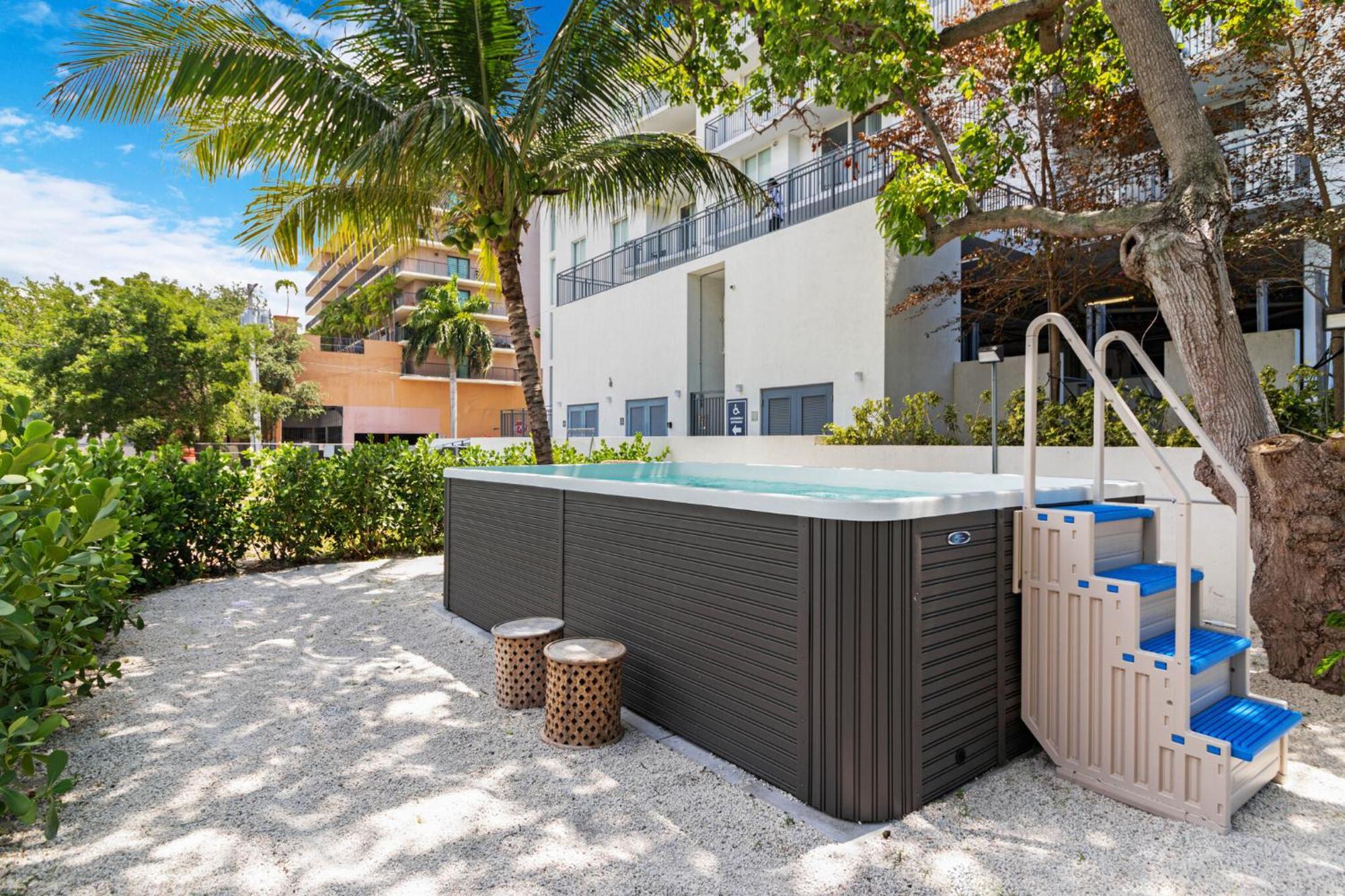 Roami At Grove 27 Apartment Miami Luaran gambar