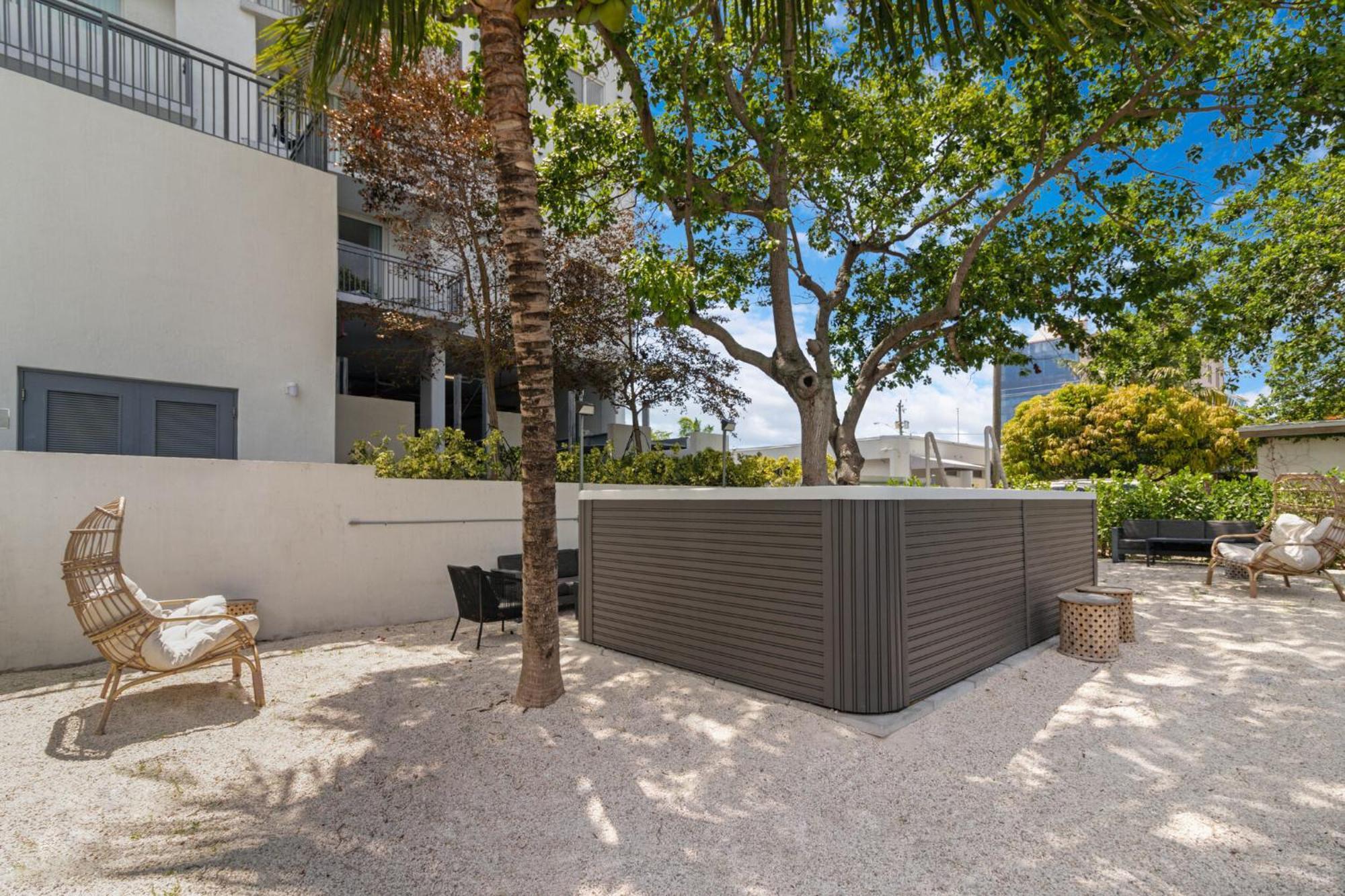 Roami At Grove 27 Apartment Miami Luaran gambar