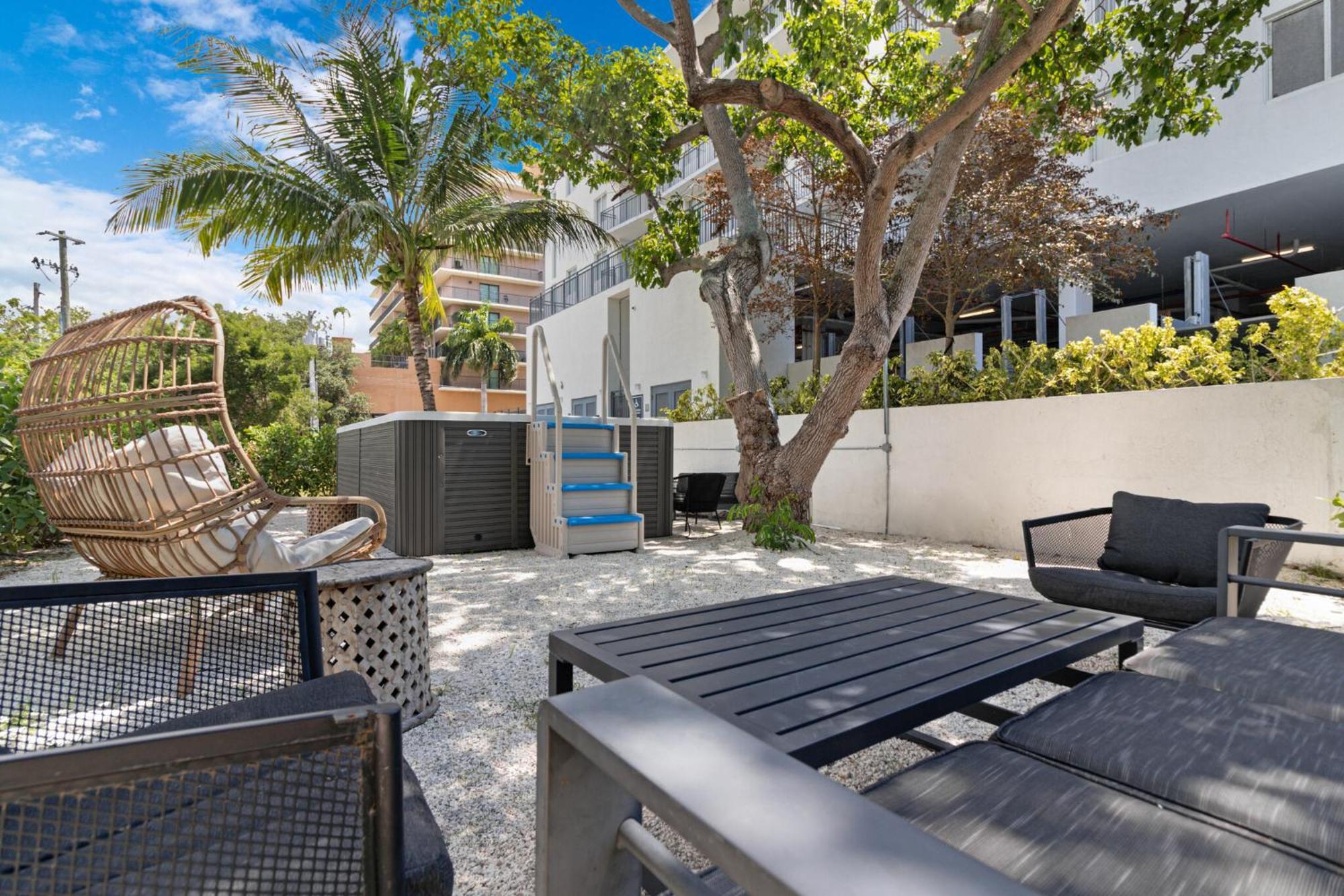 Roami At Grove 27 Apartment Miami Luaran gambar